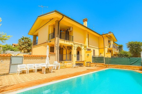 casa indipendente in vendita a Roma in zona Lunghezza