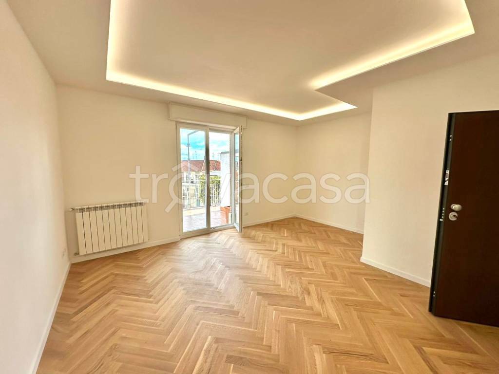 appartamento in vendita a Roma in zona Ardeatino