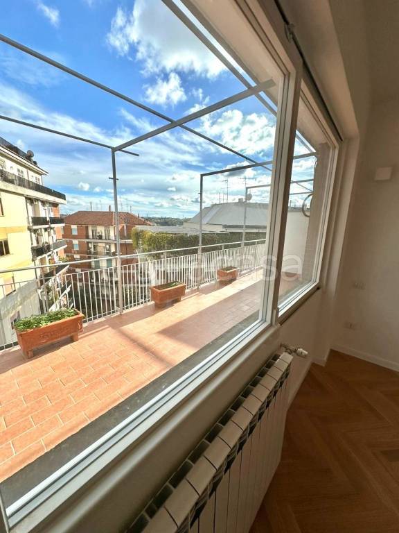 appartamento in vendita a Roma in zona Ardeatino