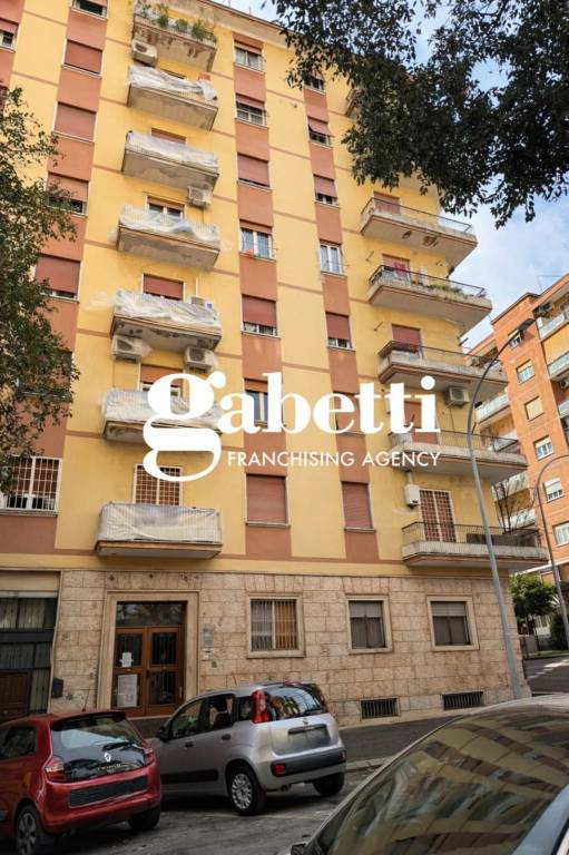 appartamento in vendita a Roma in zona Prenestino-Labicano