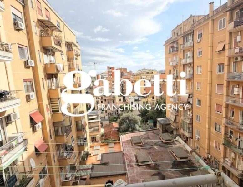 appartamento in vendita a Roma in zona Prenestino-Labicano