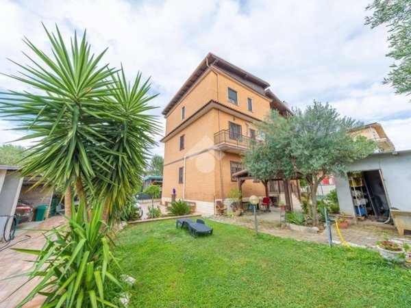 appartamento in vendita a Roma in zona Borghesiana