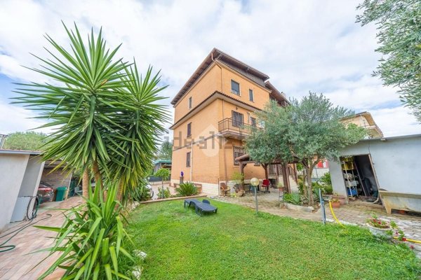 appartamento in vendita a Roma in zona Borghesiana