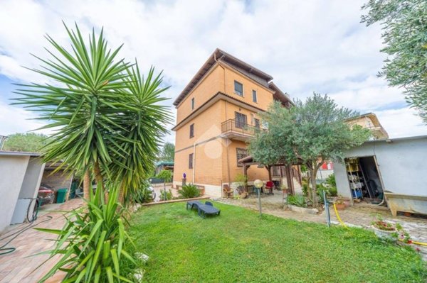 appartamento in vendita a Roma in zona Ponte di Nona