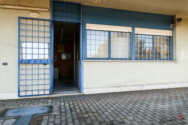 ufficio in vendita a Roma in zona Torre Angela