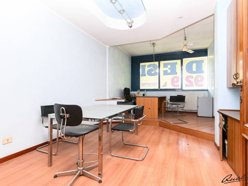 ufficio in vendita a Roma in zona Torre Angela