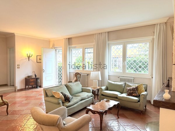 casa indipendente in vendita a Roma in zona Casal Palocco