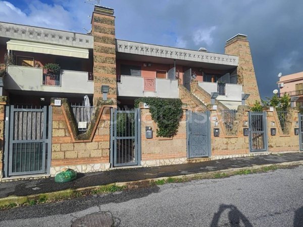 appartamento in vendita a Roma in zona Valle Muricana