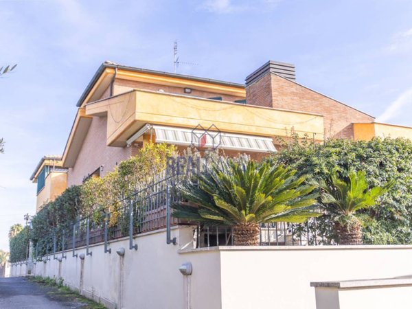 casa indipendente in vendita a Roma in zona Casal Morena