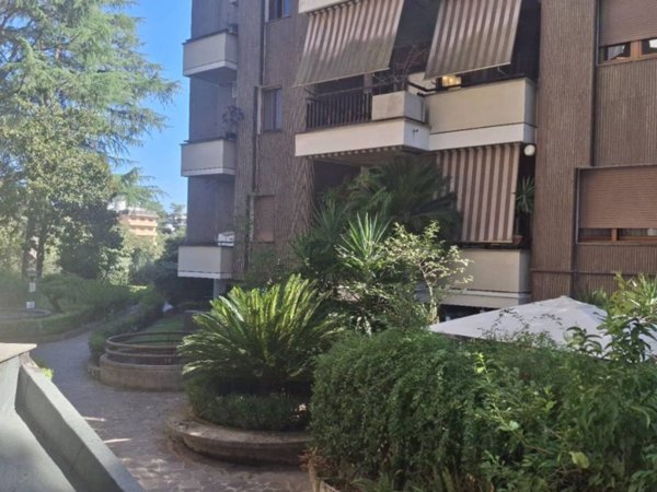 appartamento in vendita a Roma in zona Tomba di Nerone