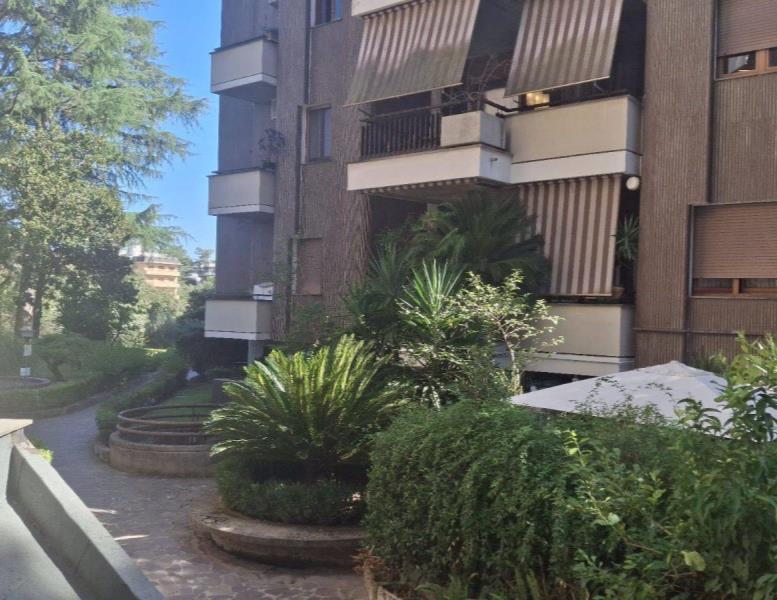 appartamento in vendita a Roma in zona Tomba di Nerone