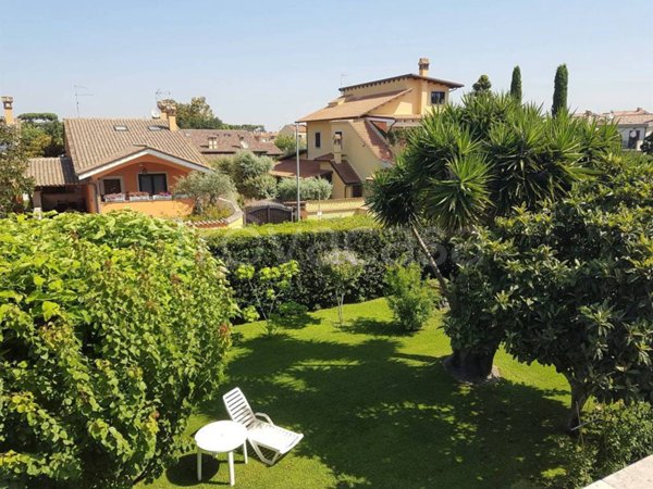 casa indipendente in vendita a Roma in zona Infernetto