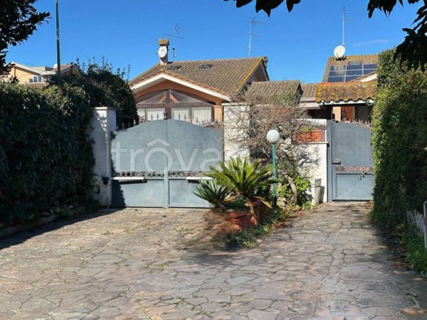 casa indipendente in vendita a Roma in zona Infernetto