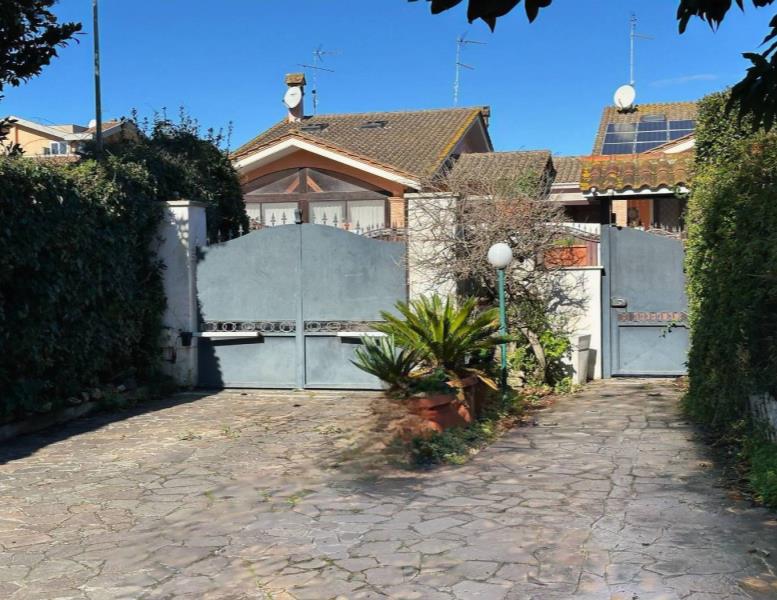 casa indipendente in vendita a Roma in zona Infernetto
