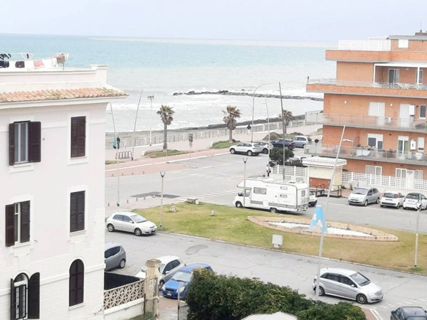 appartamento in vendita a Roma in zona Ostia