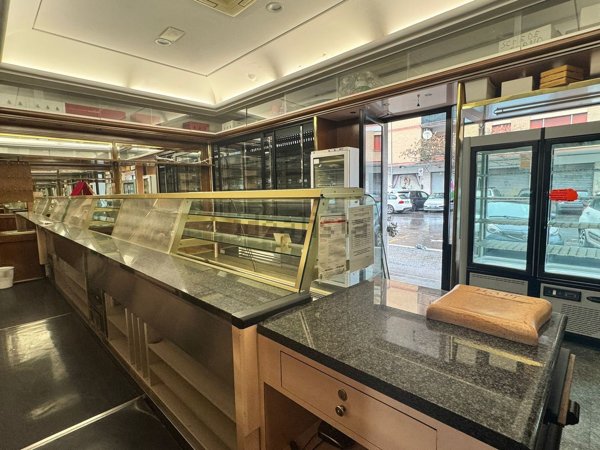 locale commerciale in vendita a Roma in zona Ostia