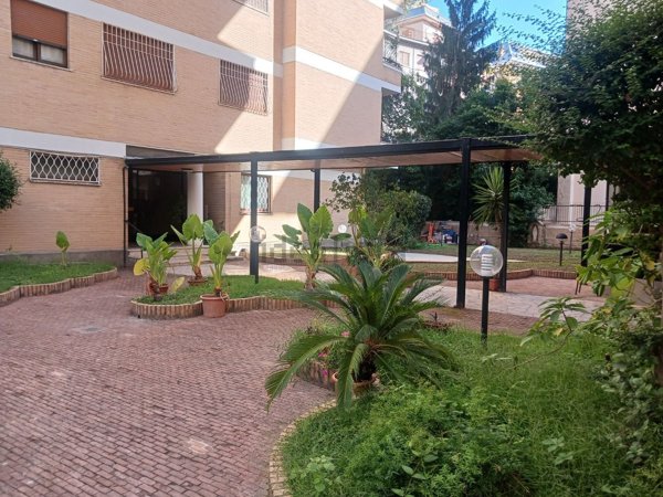 appartamento in vendita a Roma in zona Tor di Quinto