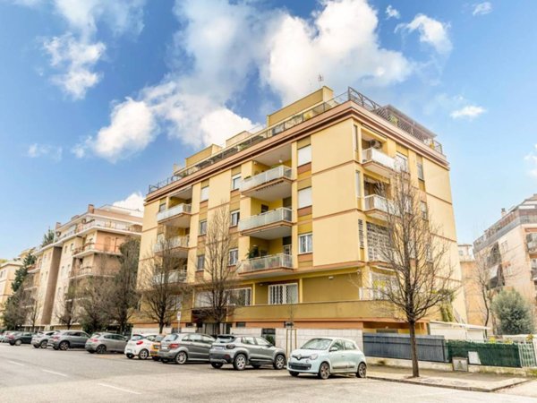 appartamento in vendita a Roma in zona EUR