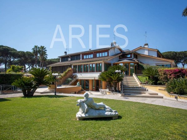 casa indipendente in vendita a Roma in zona Casal Palocco