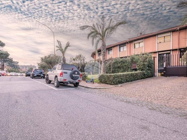 casa indipendente in vendita a Roma in zona EUR