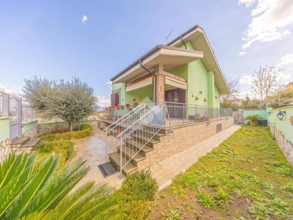 casa indipendente in vendita a Roma in zona Castelverde
