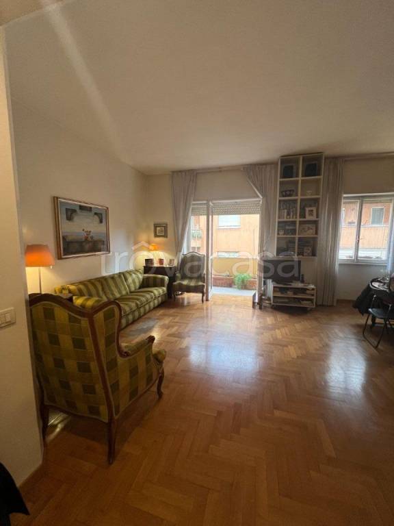 appartamento in vendita a Roma in zona Ostiense