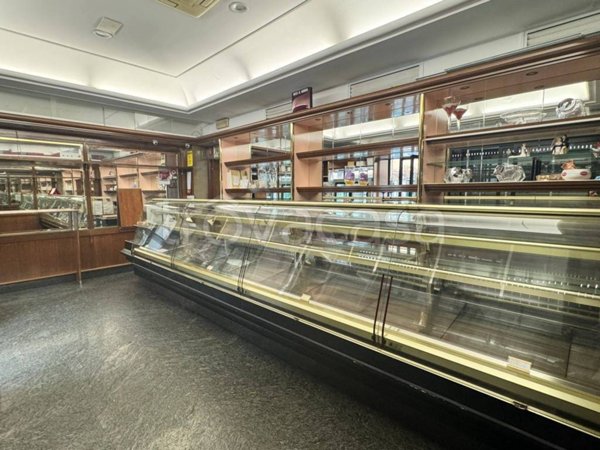 negozio in vendita a Roma in zona Ostia