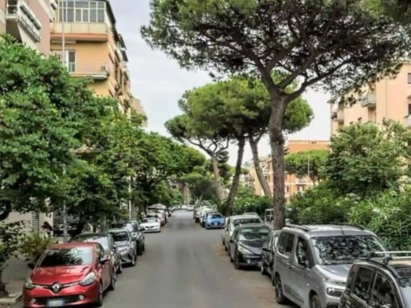 negozio in vendita a Roma in zona Castel Fusano