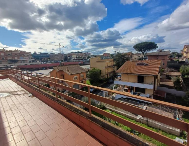 appartamento in vendita a Roma in zona Torrione Cerquetta