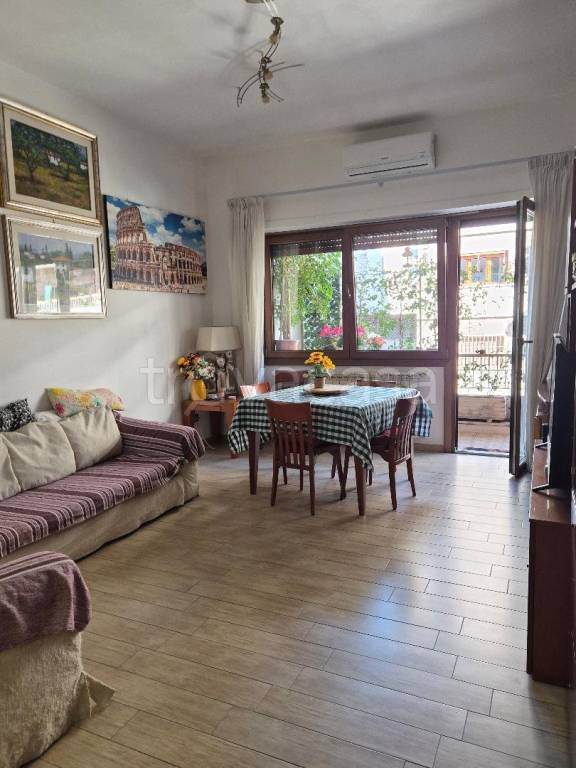 appartamento in vendita a Roma in zona Appio Latino