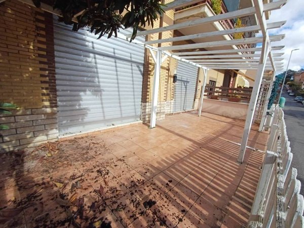negozio in vendita a Roma in zona Torrione Cerquetta