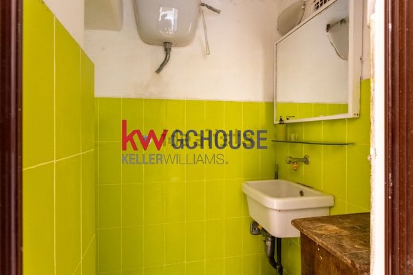 locale commerciale in vendita a Roma in zona Esquilino