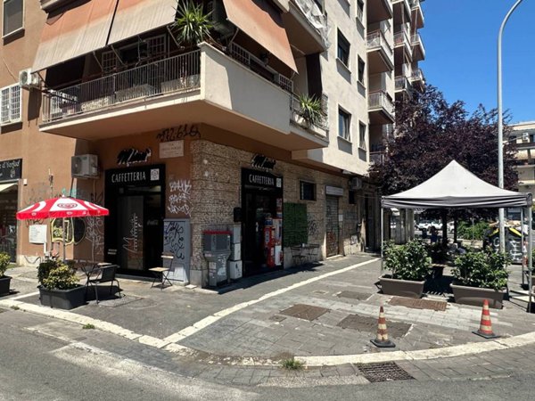 negozio in vendita a Roma in zona Appio Claudio