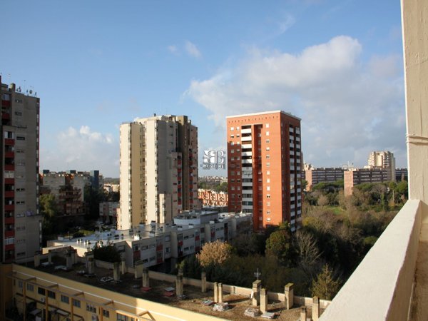 appartamento in vendita a Roma in zona Ostiense