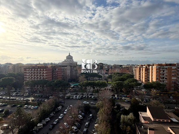 appartamento in vendita a Roma in zona Ostiense