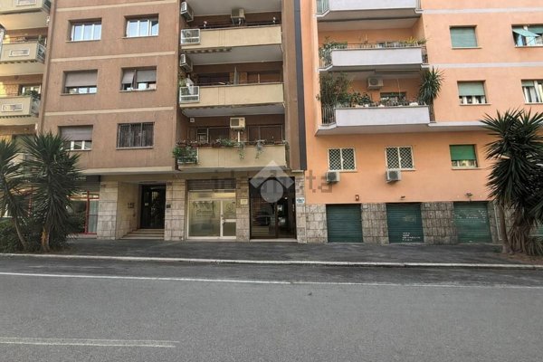 locale commerciale in vendita a Roma