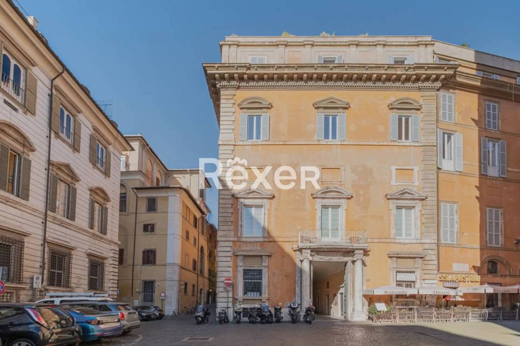 appartamento in vendita a Roma in zona Trevi-Colonna