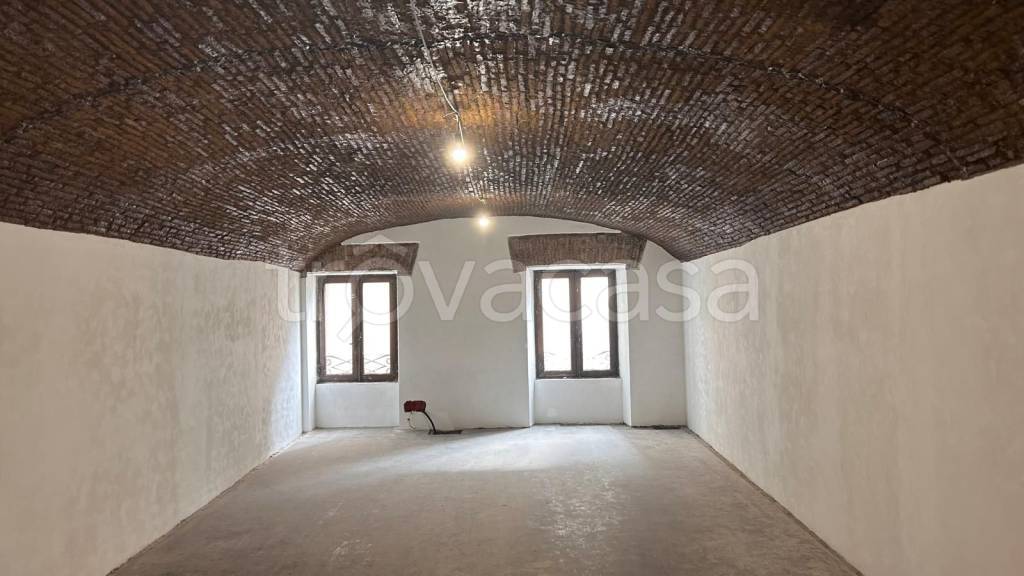 negozio in vendita a Roma in zona Rione Regola