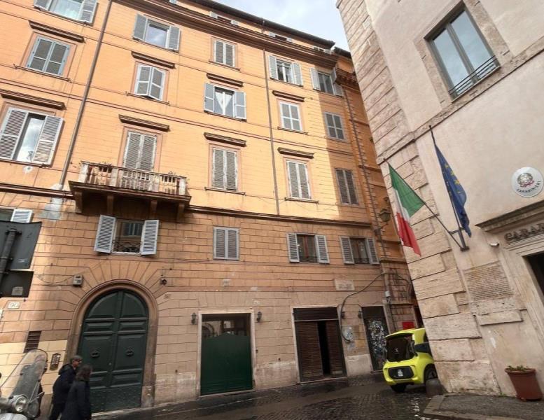 negozio in vendita a Roma in zona Rione Regola