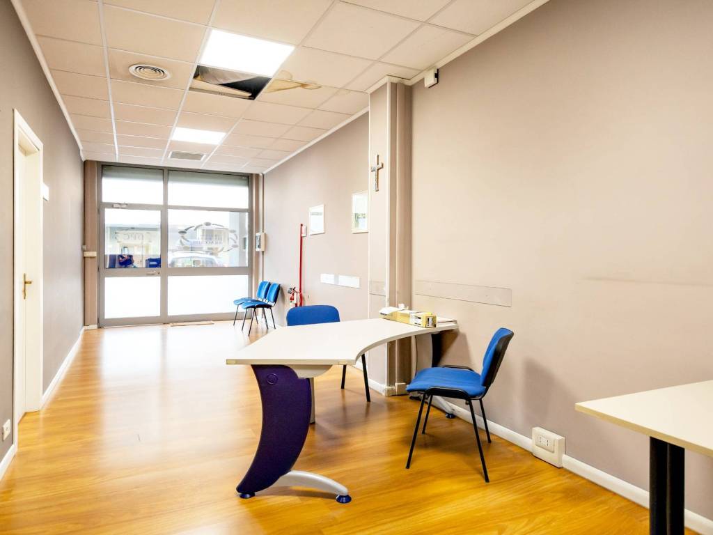 negozio in vendita a Roma in zona Casal Boccone