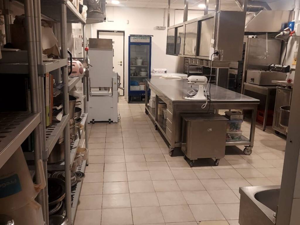 negozio in vendita a Roma in zona Della Vittoria