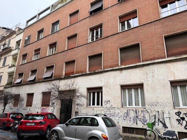 appartamento in vendita a Roma in zona Appio Latino