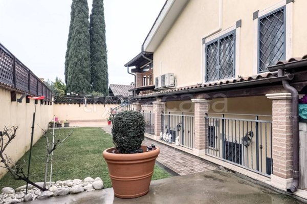casa indipendente in vendita a Roma in zona Ostia Antica