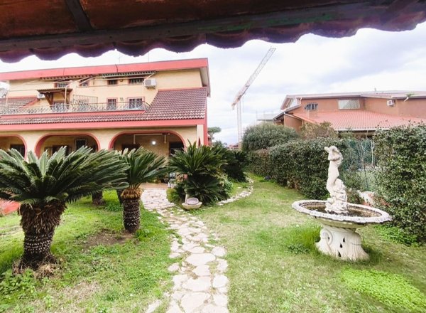 casa indipendente in vendita a Roma in zona Axa