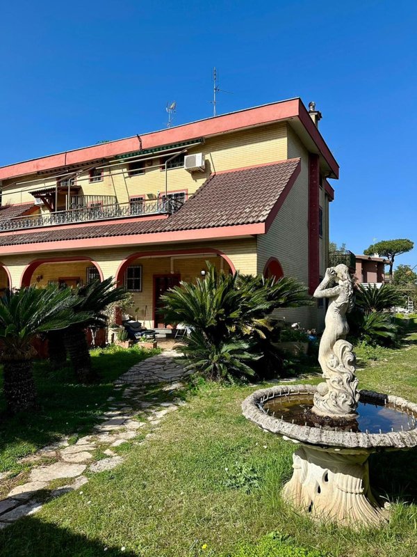 casa indipendente in vendita a Roma in zona Axa