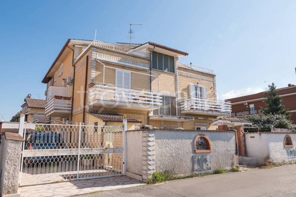 appartamento in vendita a Roma in zona Giardini di Corcolle