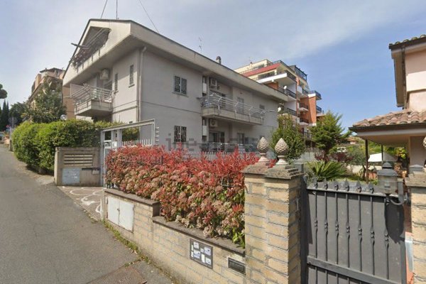 appartamento in vendita a Roma in zona Tomba di Nerone