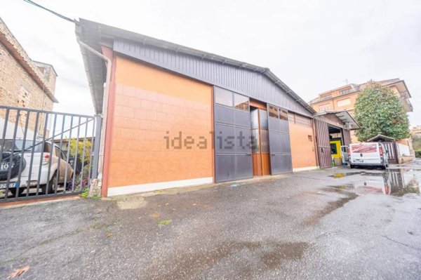 locale commerciale in vendita a Roma in zona San Basilio