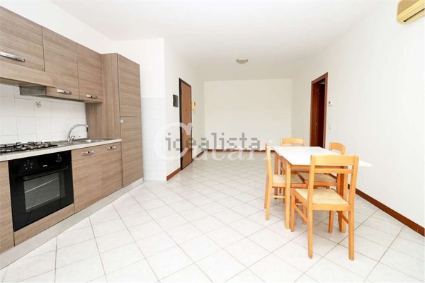 appartamento in vendita a Roma in zona Torre Angela