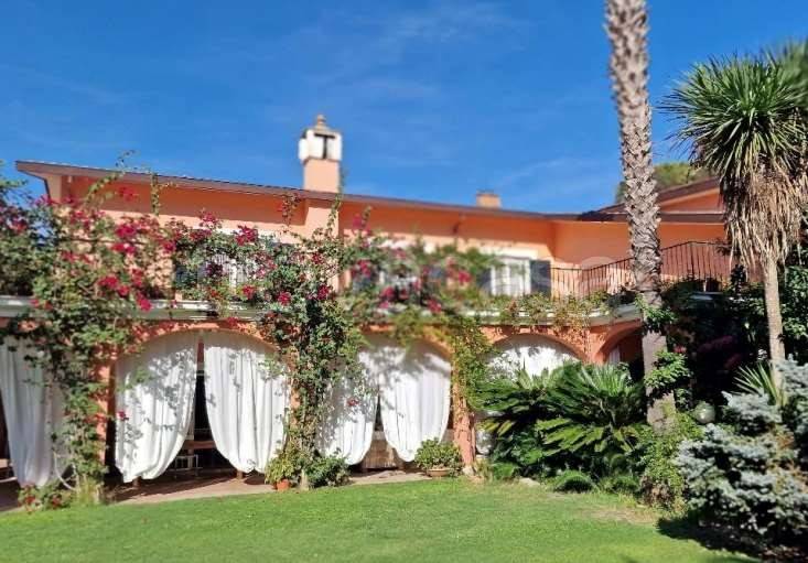 casa indipendente in vendita a Roma in zona Massimina/Casal Lumbroso